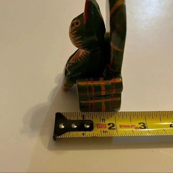 Cat In Armchair 2 Piece Wooden Hand Made Painted Bahamas Green Artisan Island - Picture 9 of 9